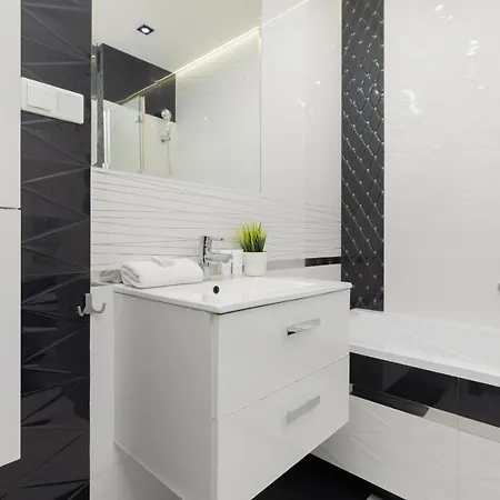 Metro Plocka Warsaw's Wola By Renters Apartamento *