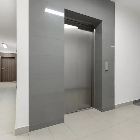 Apartamento Metro Plocka Warsaw's Wola By Renters Varsovia